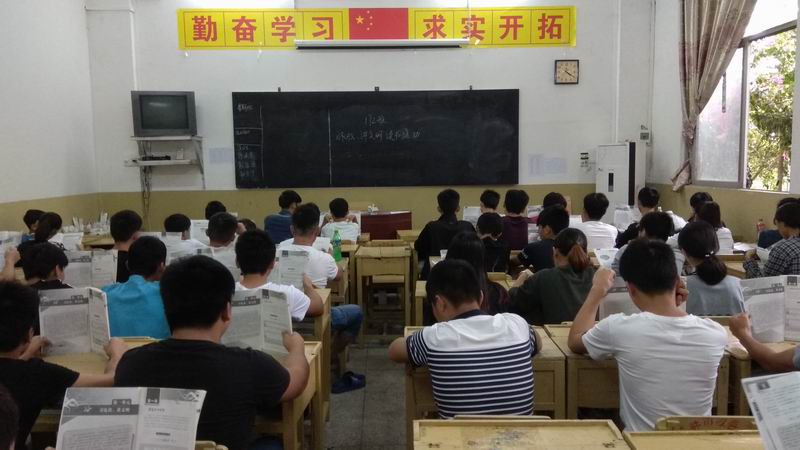 学生开展习礼仪、讲文明、读书活动.jpg