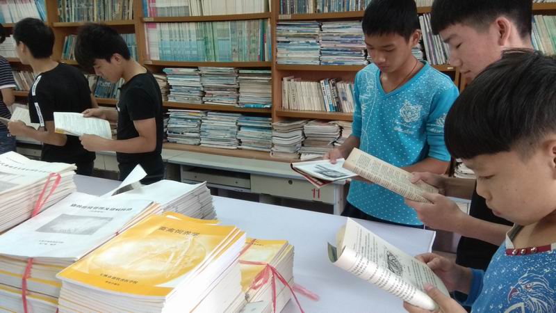 学生开展习礼仪、讲文明、读书活动 (3).jpg